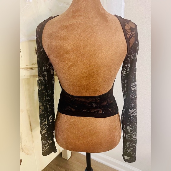 Lace-Trimmed Backless Long Sleeve all-season top - Picture 6 of 6